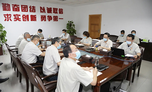 公司党委组织召开中心组专题学习会议